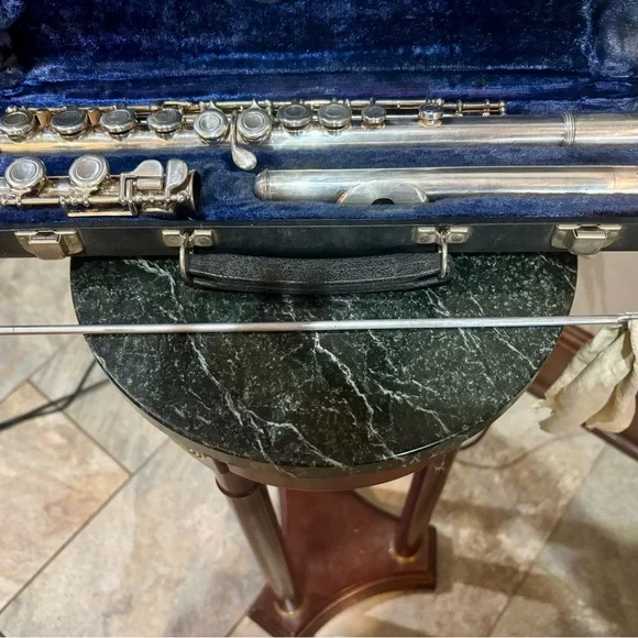 Armstrong Silver Flute with Black Case - Picture 2 of 12